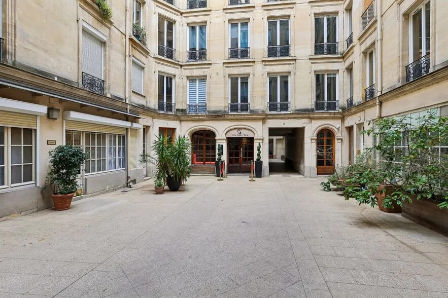 Office in Paris for lease - Building Photo - Image 2 of 9