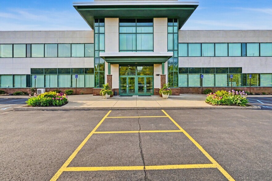 72 Glenmaura National Blvd, Moosic, PA à louer - Photo du bâtiment - Image 3 de 21