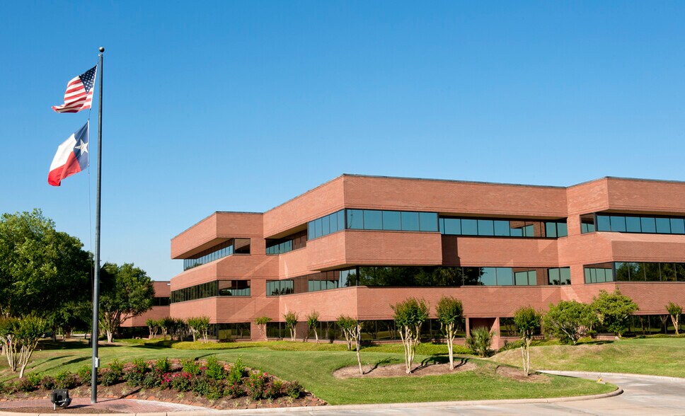 4001 Technology Dr, Angleton, TX à louer - Photo du bâtiment - Image 2 de 21