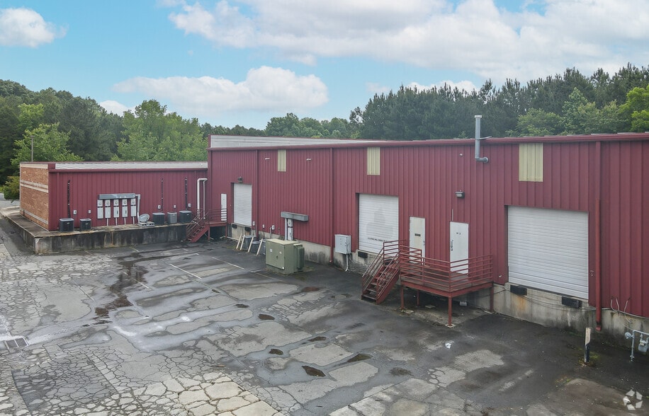 210 E Arrowhead Dr, Charlotte, NC for lease - Building Photo - Image 3 of 4