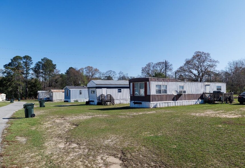 1081 Davis Cir, Thomson, GA à vendre - Photo du bâtiment - Image 2 de 14