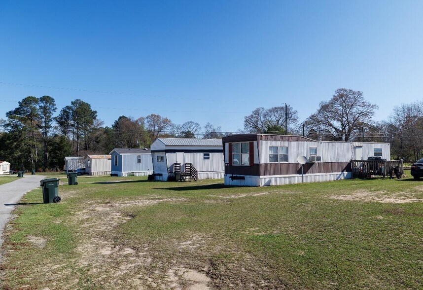 1081 Davis Cir, Thomson, GA à vendre - Photo du bâtiment - Image 2 de 14