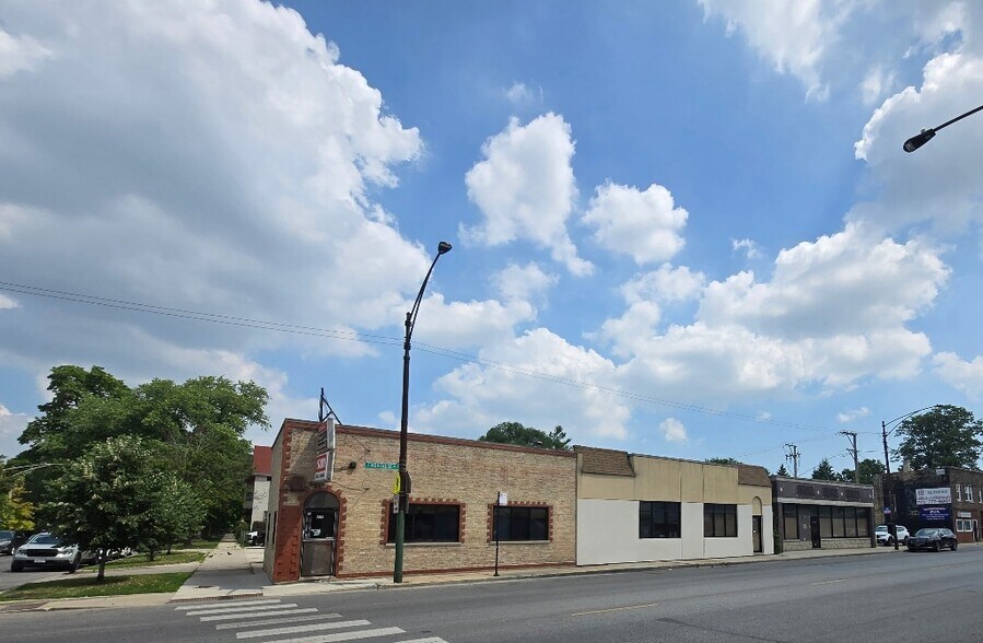 4228 W Montrose Ave, Chicago, IL à louer - Photo du bâtiment - Image 1 de 3