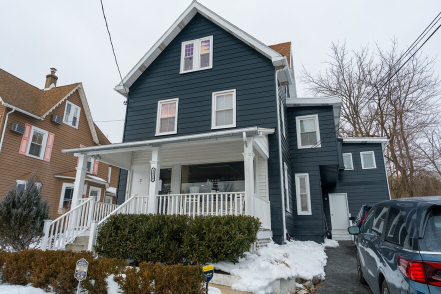 1029 Lancaster Ave, Berwyn, PA for lease - Building Photo - Image 2 of 10