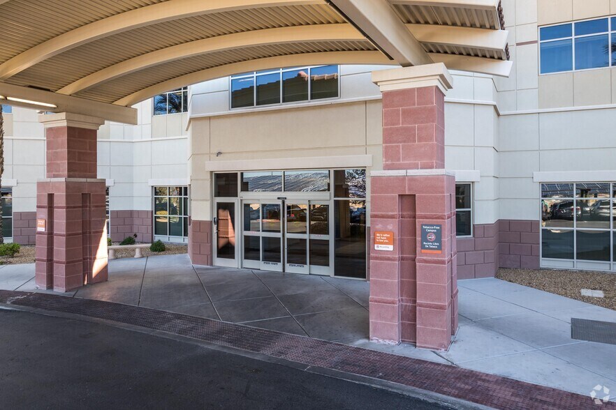 8285 W Arby Ave, Las Vegas, NV à louer - Photo du bâtiment - Image 2 de 3