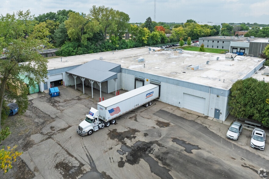 600 Cardigan Rd, Shoreview, MN for sale - Building Photo - Image 3 of 4