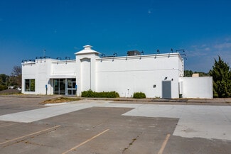 More details for 3949 N 132nd St, Omaha, NE - Retail for Sale