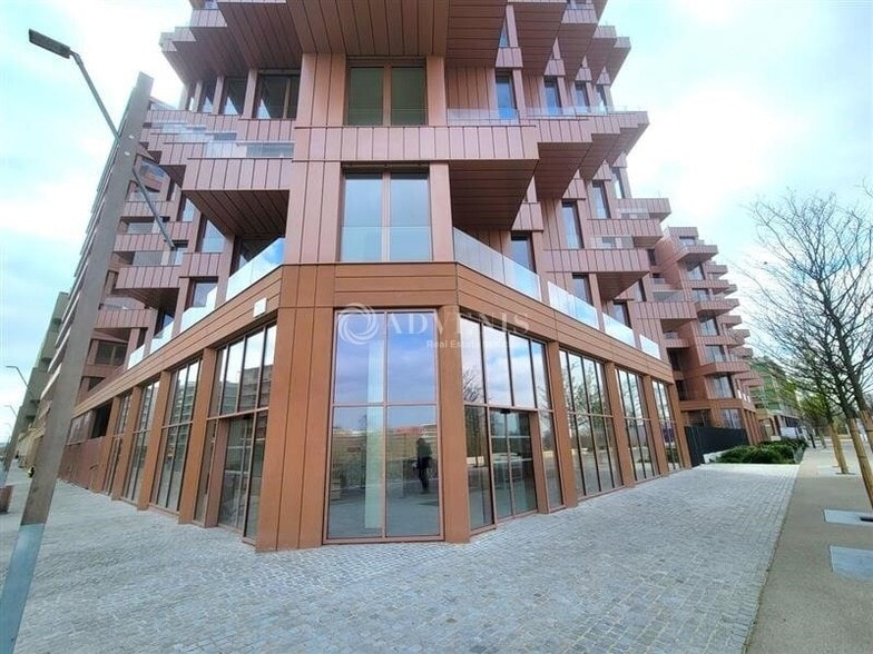 4 24 Rue Maya Angelou, Saint-Ouen-sur-Seine for lease - Building Photo - Image 3 of 7
