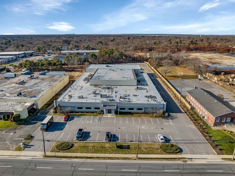 1560 Fifth Ave, Bay Shore, NY for sale - Building Photo - Image 3 of 12