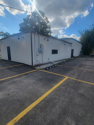 Plus de détails pour 136 W Nacogdoches St, New Braunfels, TX - Industriel à vendre