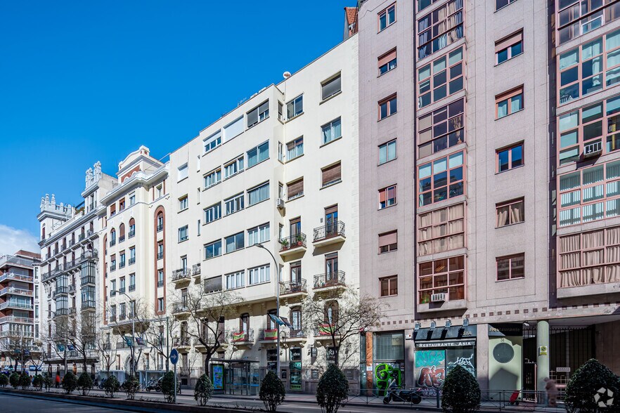 Calle de O'donnell, 29, Madrid, Madrid à louer - Photo du bâtiment - Image 2 de 2