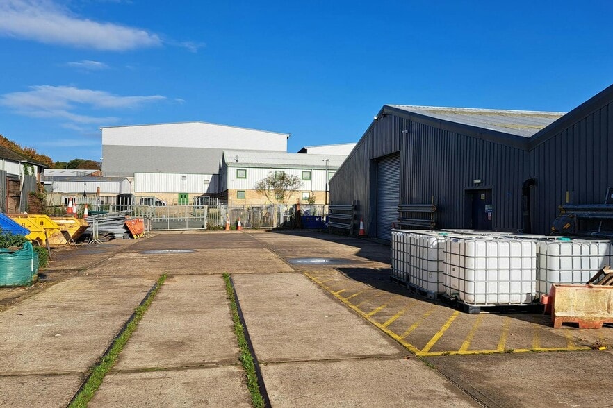 Stephenson Rd, Basingstoke à louer - Photo du bâtiment - Image 2 de 3