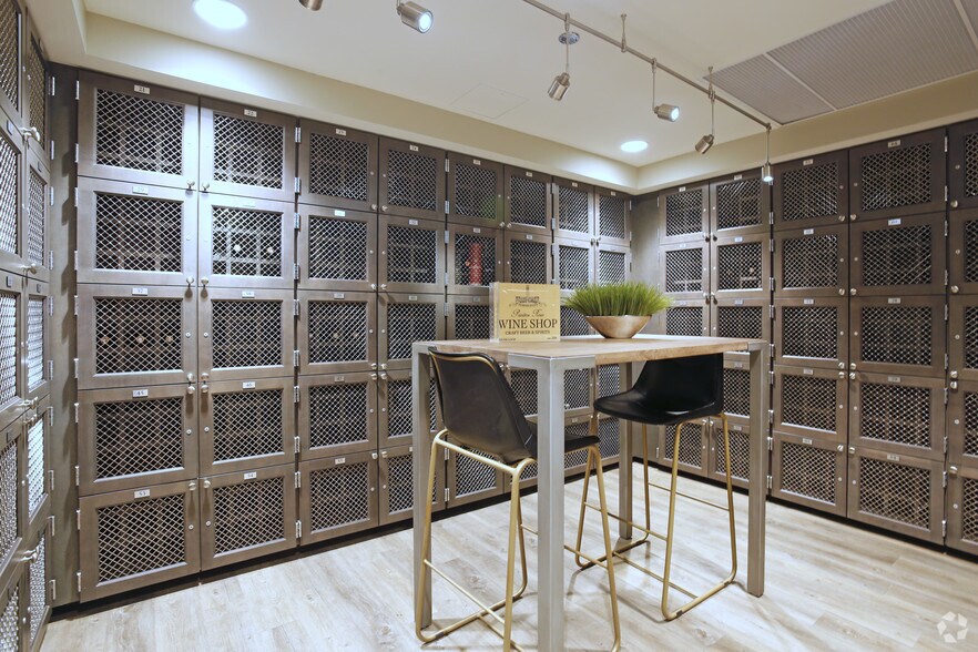 801 S Financial Pl, Chicago, IL à louer - Photo intérieure - Image 2 de 77