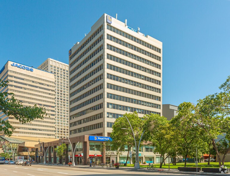10107-10119 Jasper Av NW, Edmonton, AB à louer - Photo du bâtiment - Image 2 de 20
