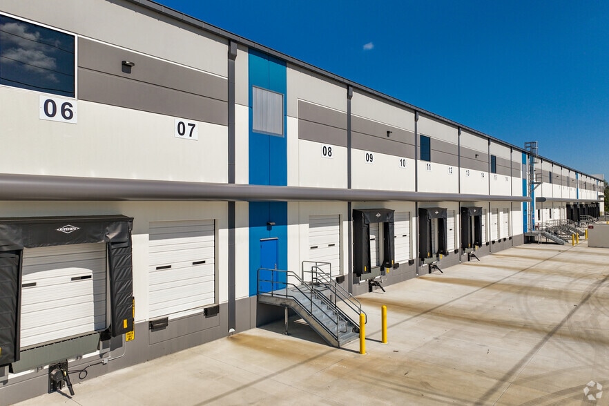 7918 Harney Rd, Tampa, FL for lease - Primary Photo - Image 1 of 7