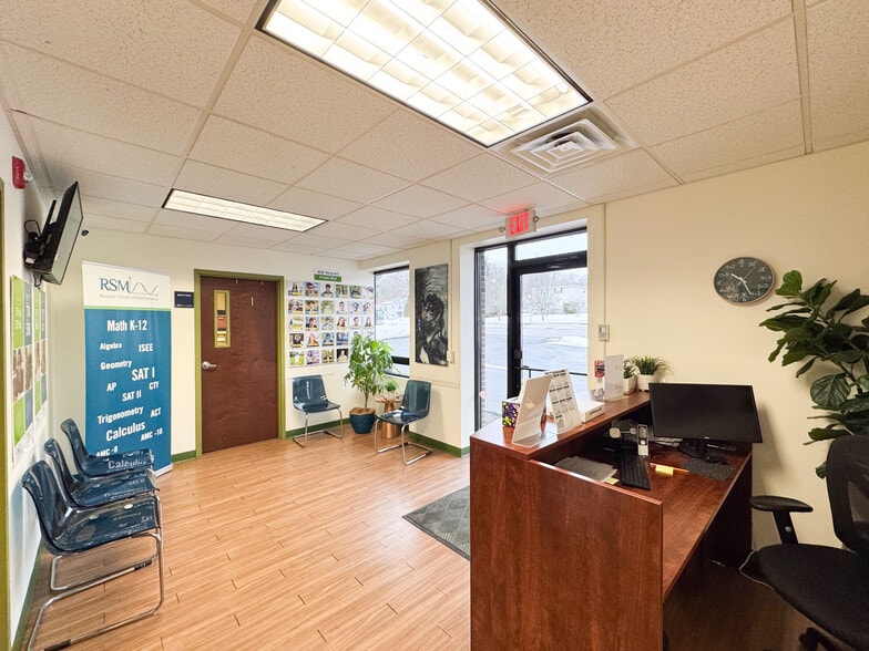 860-862 Silas Deane Hwy, Wethersfield, CT for sale - Building Photo - Image 2 of 17