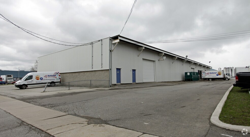 59-63 Huxley Rd, Toronto, ON à louer - Photo du bâtiment - Image 2 de 2