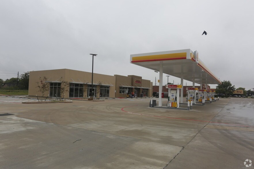 15633 Westpark Dr, Houston, TX à louer - Photo du bâtiment - Image 2 de 4