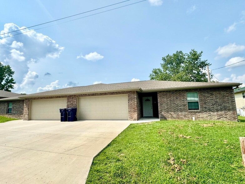 723 Hawthorne St, Houston, MO à vendre - Photo du bâtiment - Image 3 de 14