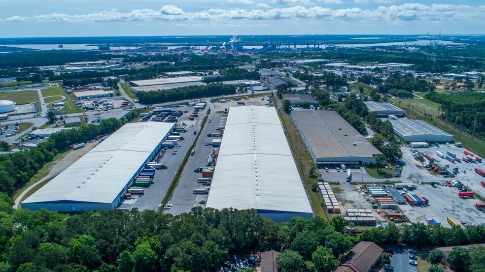 5801 N Rhett Ave, Hanahan, SC for lease - Building Photo - Image 3 of 5