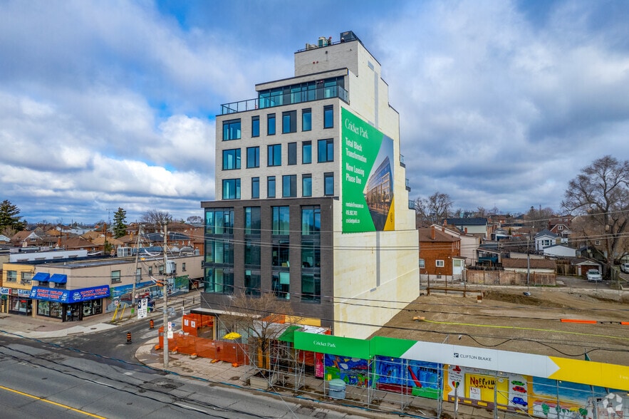 7 Fairbank Av W, Toronto, ON à louer - Photo du bâtiment - Image 3 de 4