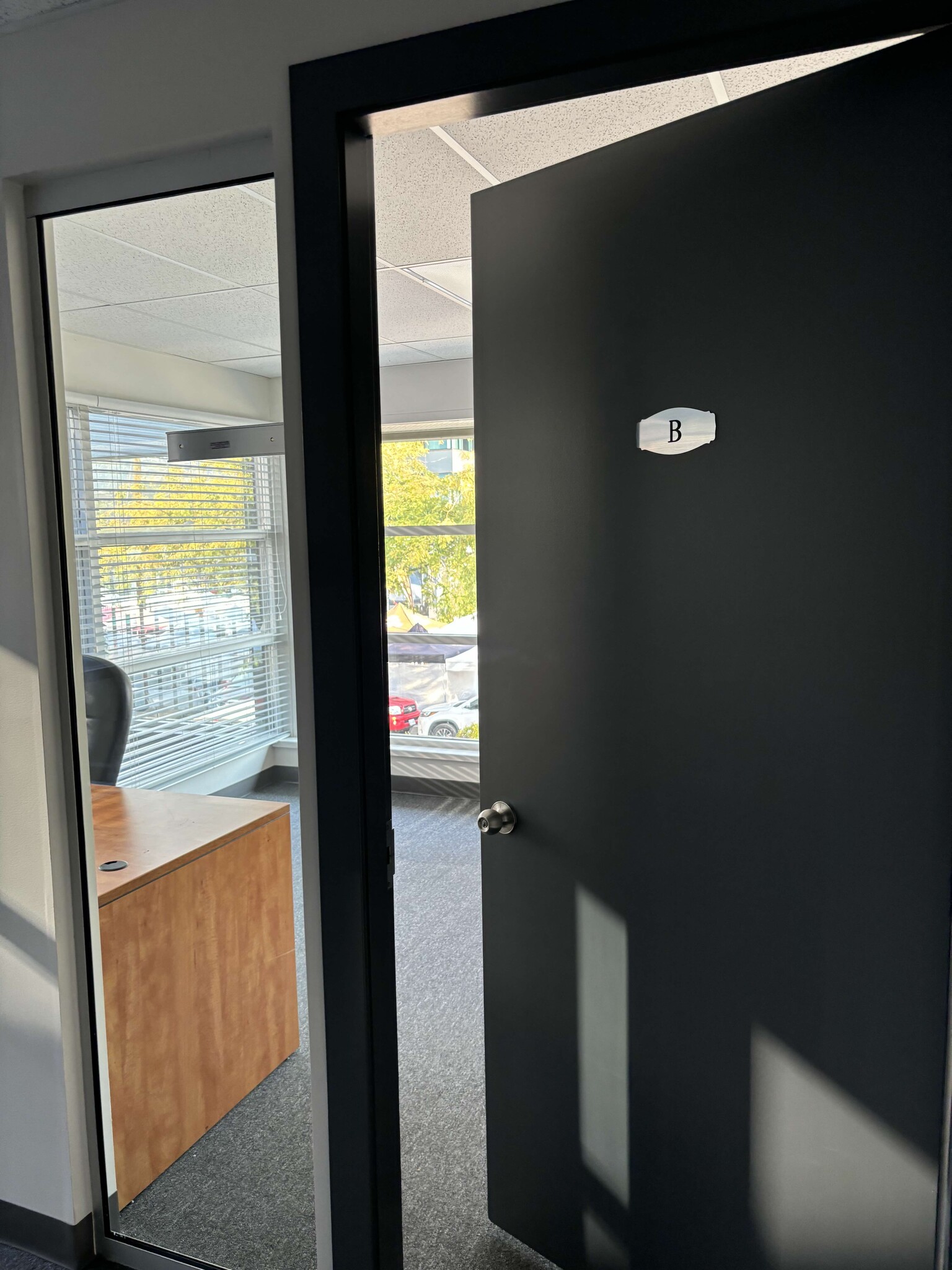 1715 Dickson Av, Kelowna, BC à louer Photo intérieure- Image 1 de 4