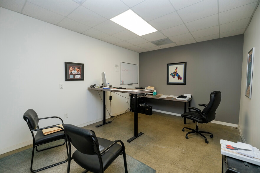 270 Oak St, Manteca, CA à louer - Photo du bâtiment - Image 3 de 17