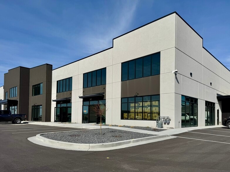 2724 N Rulon White Blvd, Pleasant View, UT for lease - Building Photo - Image 2 of 13