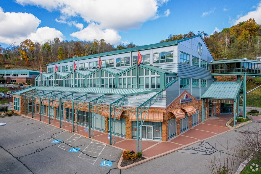 811 Camp Horne Rd, Pittsburgh, PA à vendre - Photo principale - Image 1 de 14