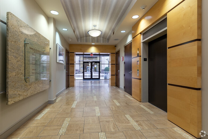 2700 Old Rosebud Rd, Lexington, KY à louer - Hall d’entrée - Image 2 de 5