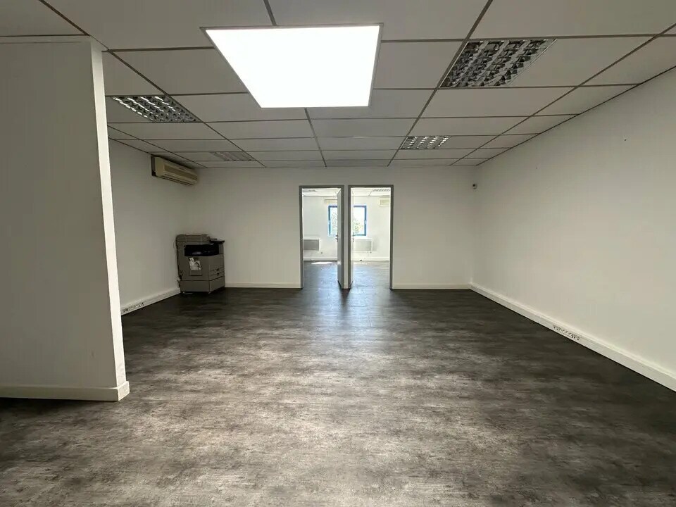 Office in Lattes for lease Building Photo- Image 1 of 10