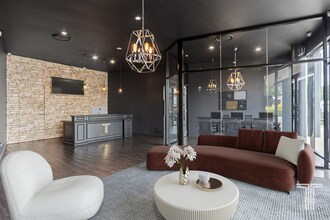 412 Old Cleveland Rd, Coorparoo for lease Interior Photo- Image 2 of 7