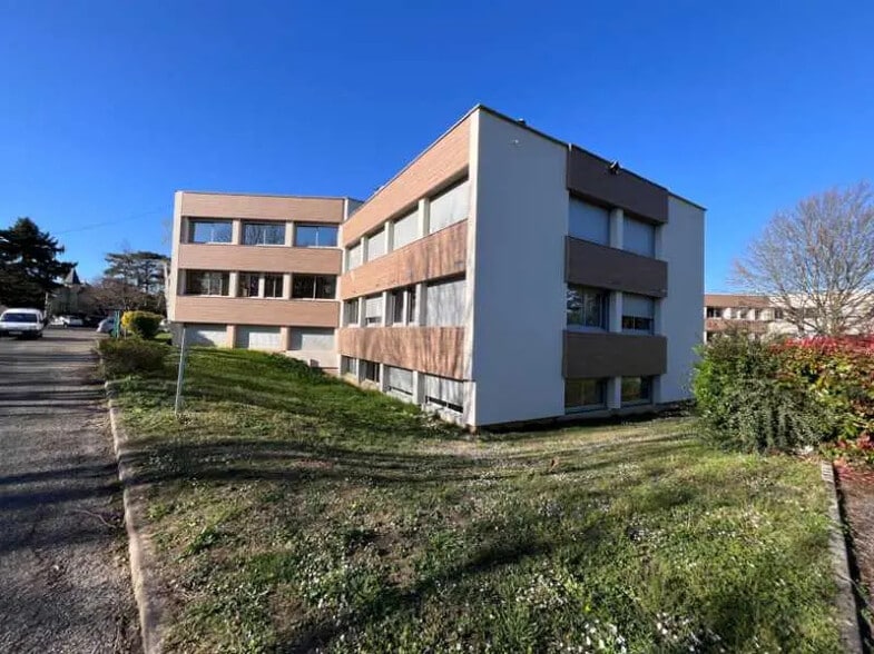 Bureau dans Tassin-la-Demi-Lune à vendre - Photo du bâtiment - Image 2 de 14