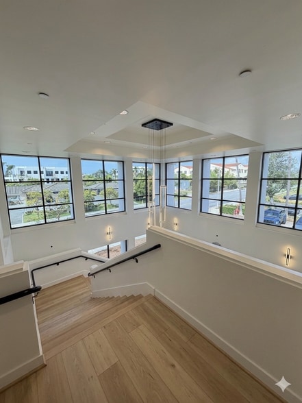 2031 Orchard Ave, Newport Beach, CA à louer - Hall d’entrée - Image 3 de 6