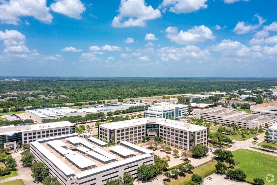 17404 Katy Fwy, Houston, TX à louer - Photo du bâtiment - Image 3 de 8