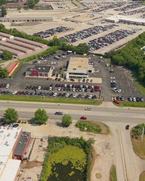 5155 W Pike Plaza Rd, Indianapolis, IN à vendre - Vidéo sur l’inscription commerciale - Image 2 de 6