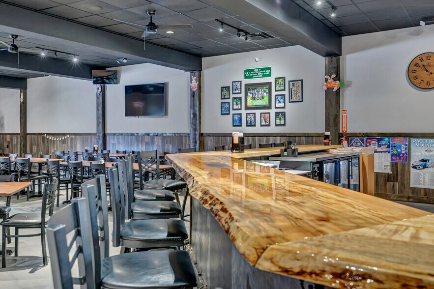 53 N Howard Ave, Croswell, MI à vendre - Photo du bâtiment - Image 2 de 24