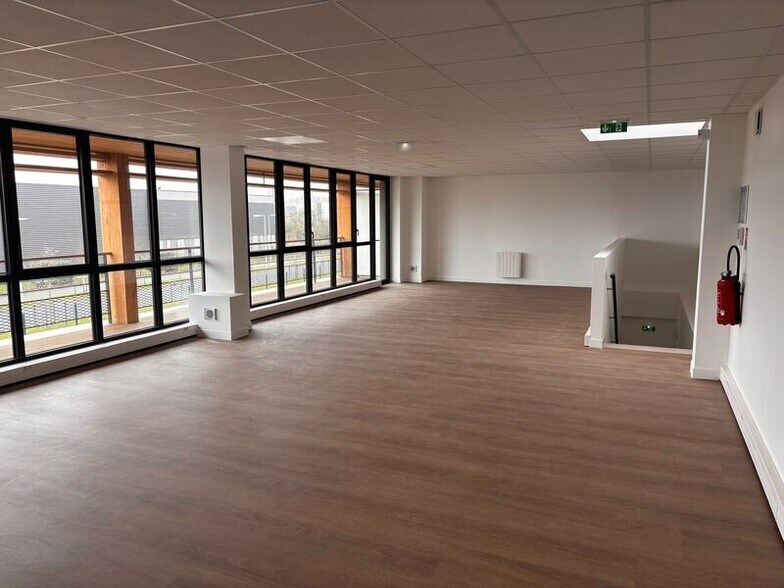 Flex in Collégien for lease - Interior Photo - Image 2 of 6