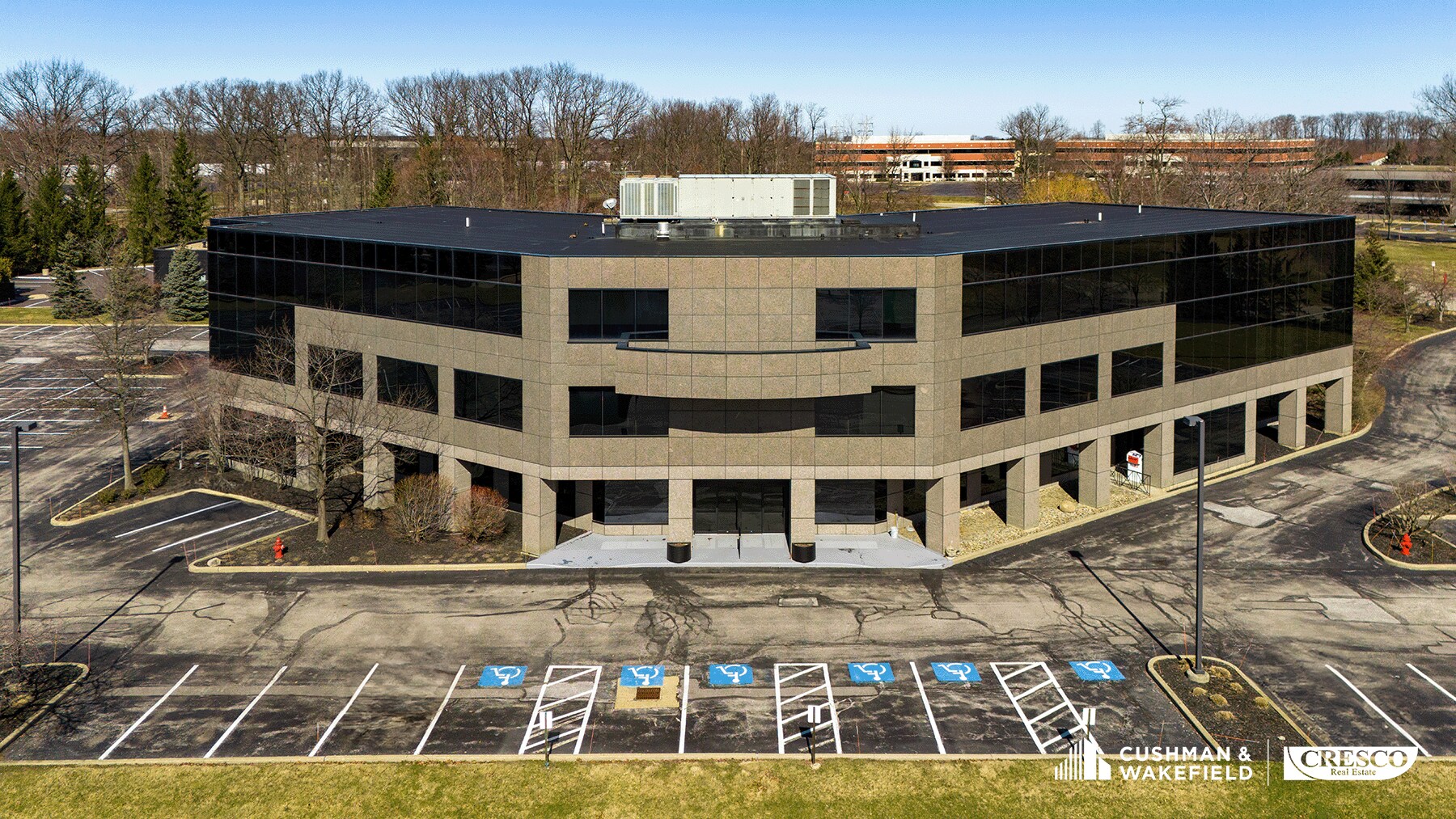 6120 Parkland Blvd, Mayfield Heights, OH à louer Photo du bâtiment- Image 1 de 21