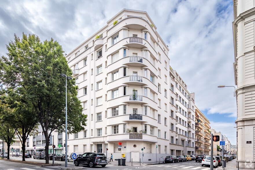 Office in Lyon for lease - Primary Photo - Image 1 of 3