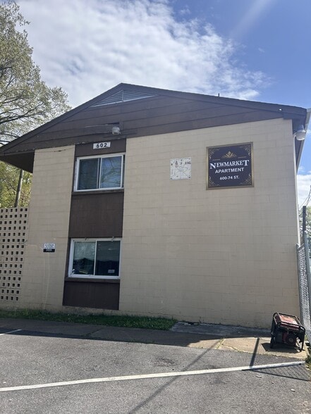 600 74th St, Newport News, VA à vendre - Photo du bâtiment - Image 2 de 9