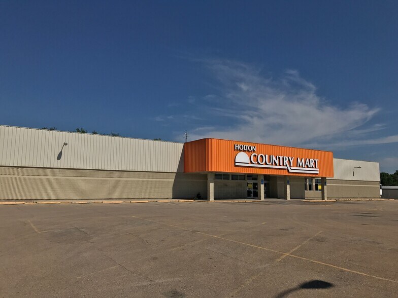 112 US Highway 75, Holton, KS à vendre - Photo du bâtiment - Image 2 de 8