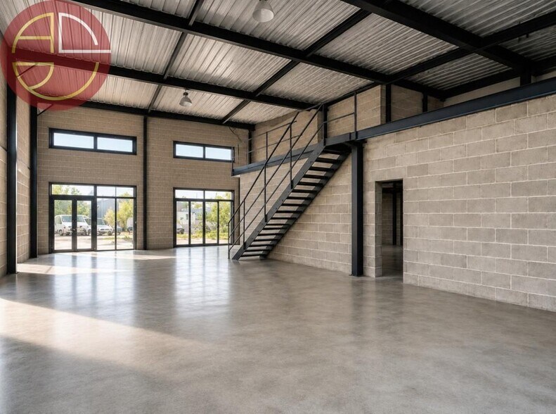 Industrial in Bouloc for sale - Interior Photo - Image 3 of 8