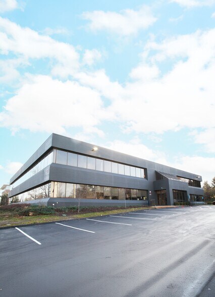 211 N Lindbergh Blvd, Saint Louis, MO for lease - Building Photo - Image 1 of 2