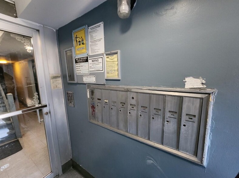 635 E 233rd St, Bronx, NY à vendre - Photo du bâtiment - Image 2 de 5