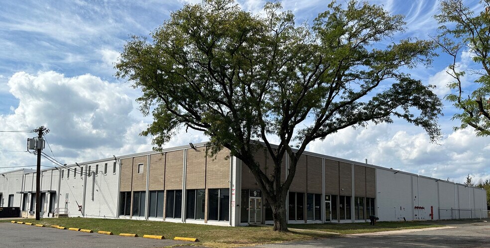 9 Taylor Rd, Edison, NJ à louer - Photo du bâtiment - Image 1 de 5