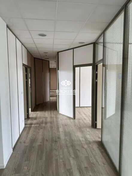 Office in Sainte-Foy-lès-Lyon for sale - Interior Photo - Image 3 of 8