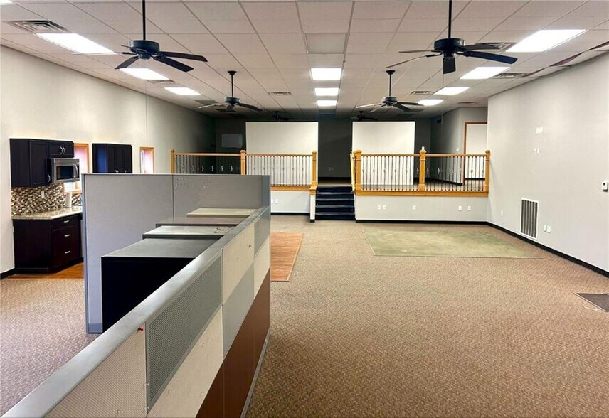 5901 NE Woodbine Rd, Saint Joseph, MO à louer - Photo du bâtiment - Image 2 de 6