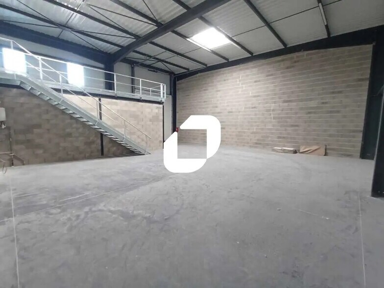 45 Rue Ampère, Chassieu à louer - Photo du bâtiment - Image 3 de 12