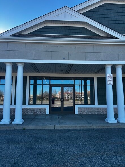 727-737 Centre of New England Blvd, Coventry, RI for lease - Building Photo - Image 2 of 7